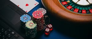 gambling online 300x127 - Hvilken indflydelse har teknologi haft på casino industrien?